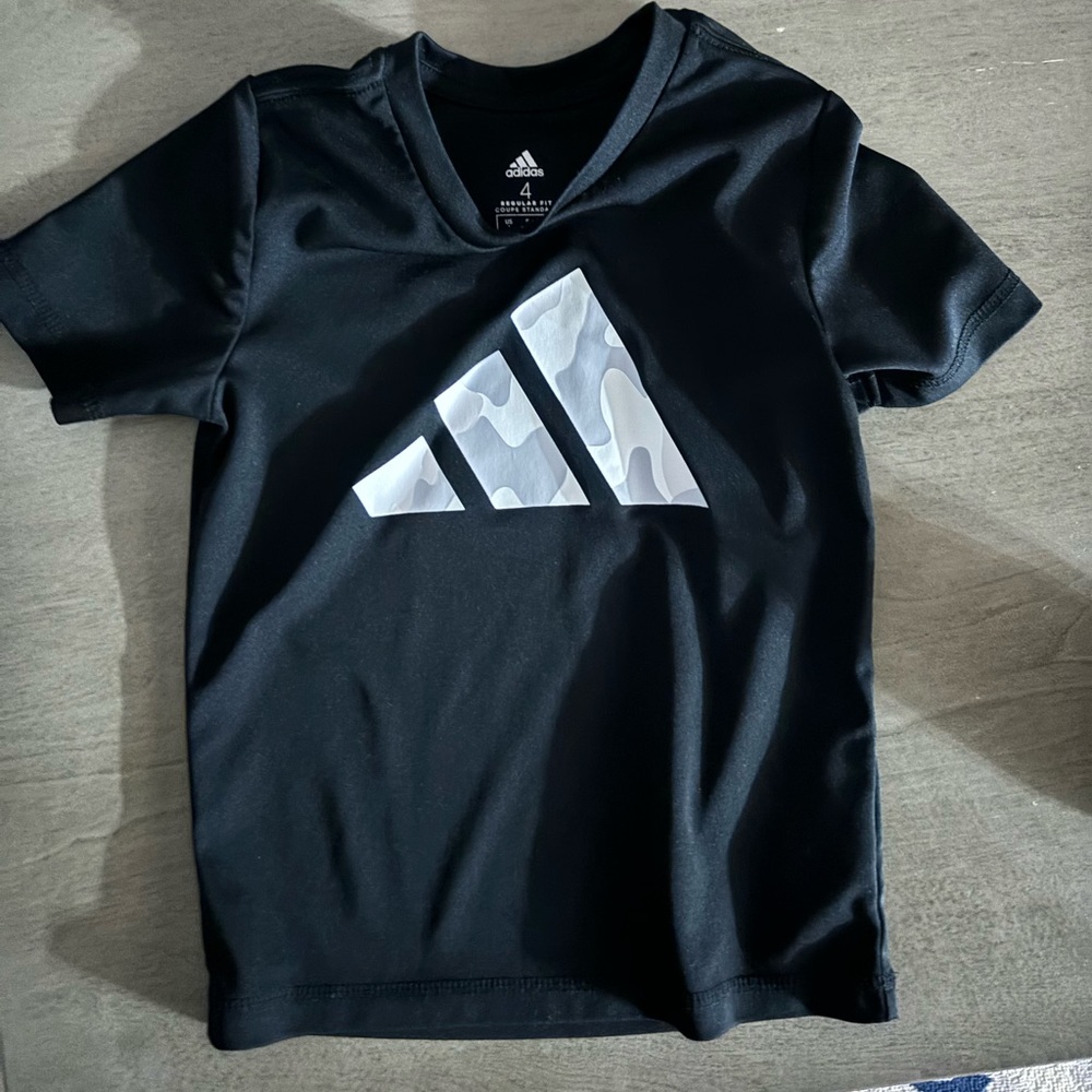 Adidas tee
